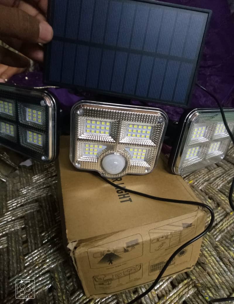 3 Sided Solar Lights With Wire 1