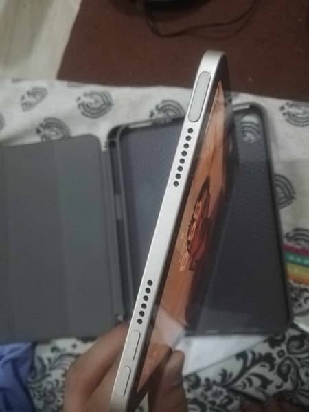 iPad mini 6 64gb with box  ( 3 months warranty left ) it’s like new 1