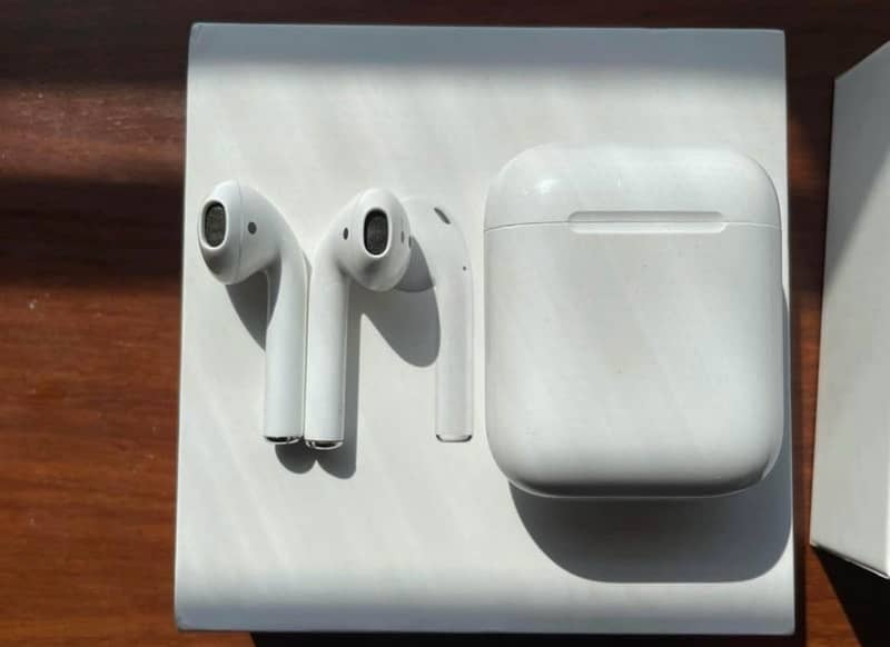 Apple AirPods - 1st Generation (Original) 6