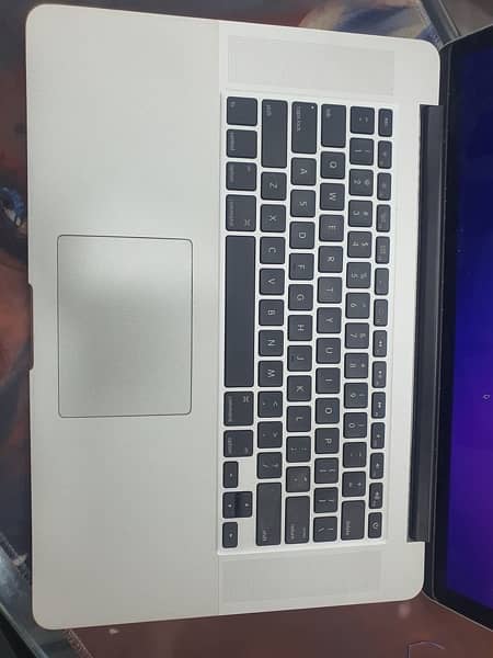 Macbook pro 2015 15 inches 4