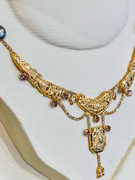 1 GOLD NECKLACE SET 22 CARAT IN USED LIKE NEW HAMZA JEWELLERS 1