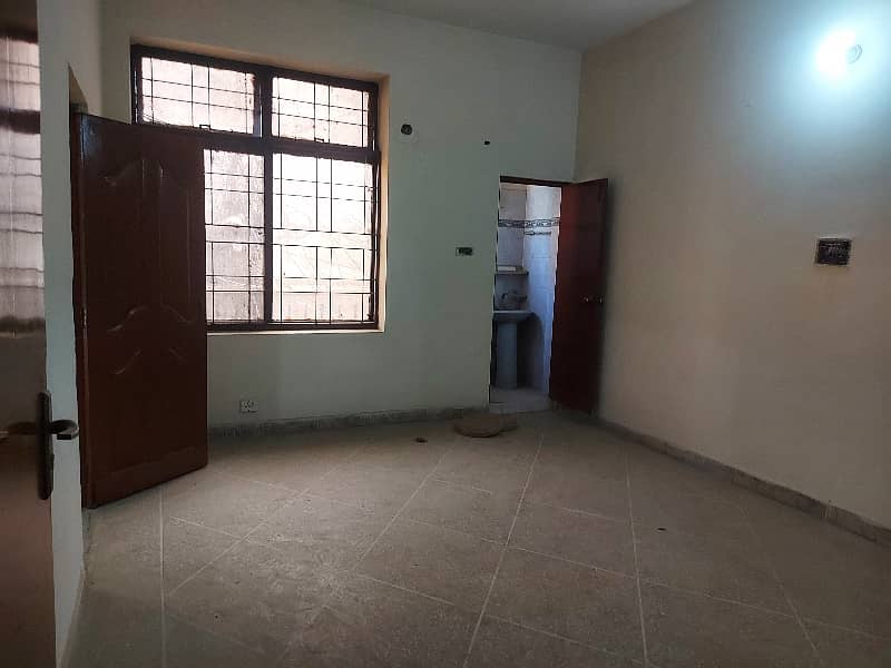 5 Marla 1st Floor 3 Bed Attached washroom Near to Main Road 0