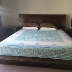 bed set with 2 side tables