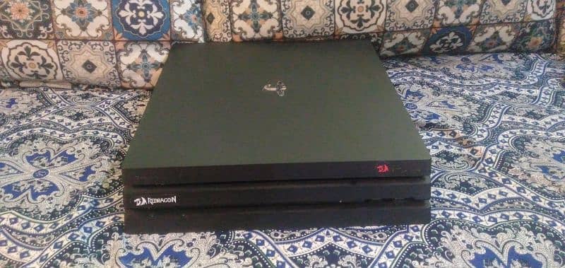 PS4 PRO WITH 5 GAMES BUNDLE 5