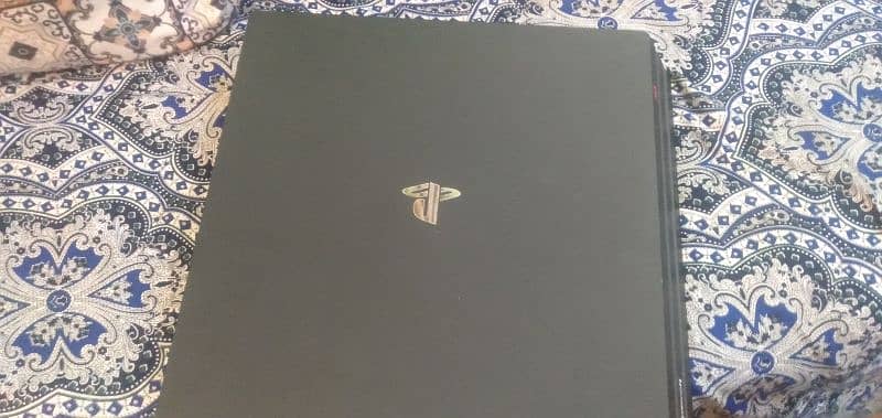 PS4 PRO WITH 5 GAMES BUNDLE 7