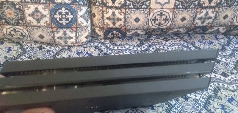 PS4 PRO WITH 5 GAMES BUNDLE 10