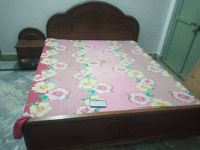 Bed, Chairs, Dressing Table And shucase For Sale. 3