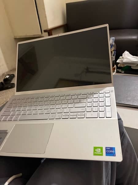 selling laptop 2
