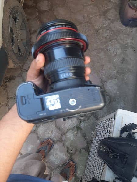canon 6d with 24.105mm f4. is1 lance body condition 10by 7 ha 3 batter 1