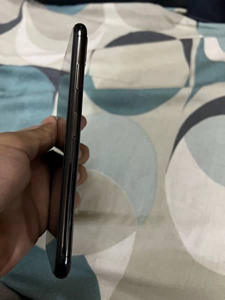 iphone xs max pta approved 4