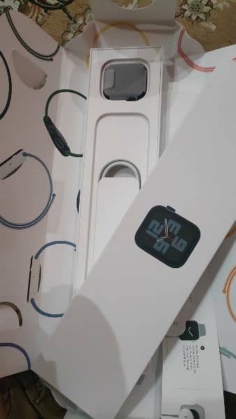 Brand new Apple Watch SE 2nd gen for sale 7