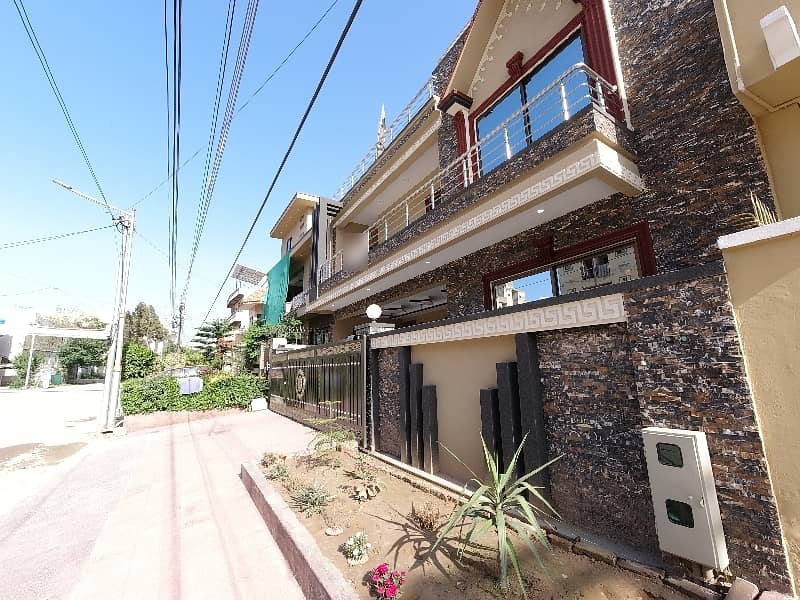 On Excellent Location 10 Marla House In Soan Garden - Block H For sale 2