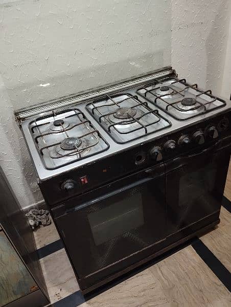 Cooking Range with Double Gas Ovens and 5 Burners 0