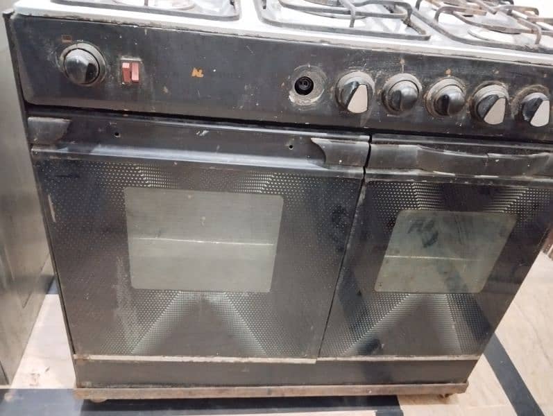Cooking Range with Double Gas Ovens and 5 Burners 2
