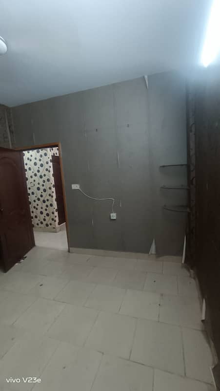 Studio Apartment For Rent 2Bed lounge 1st floor available Muslim Comm 4