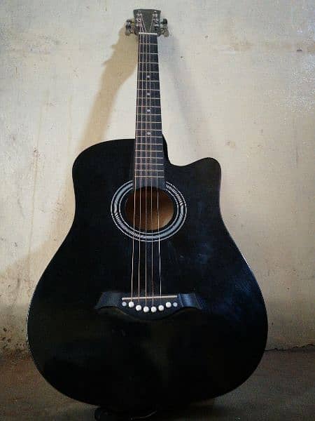 branded Guitar in Black colour 0