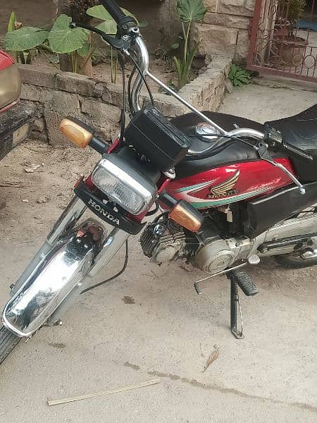 Honda CD 70 2015 available at reasonable price plz read full ad 0