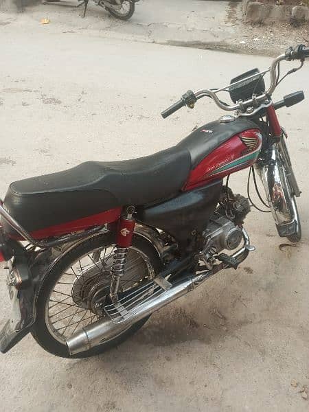 Honda CD 70 2015 available at reasonable price plz read full ad 2