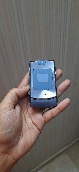 Motorola razr v3 blackberry curve 9300 1