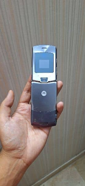 Motorola razr v3 blackberry curve 9300 2