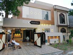 A BEAUTIFUL 8 MARLA HOUSE FOR SALE IN UMAR BLOCK SECTOR B BAHRIA TOWN LAHORE 0