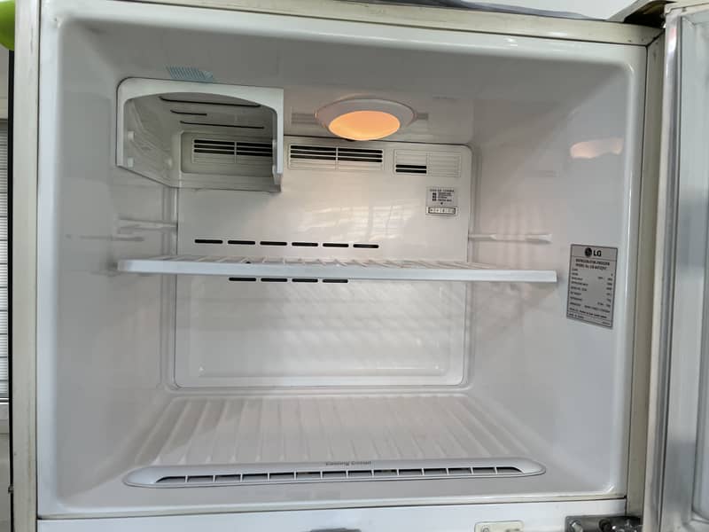 LG Regrigerator - Freezer (GR-R472QVC) 16 Cubic Feet 4
