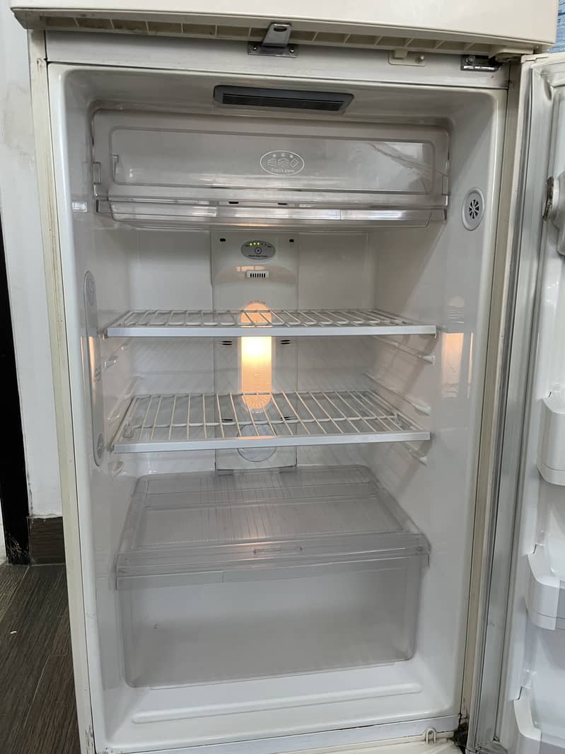 LG Regrigerator - Freezer (GR-R472QVC) 16 Cubic Feet 5