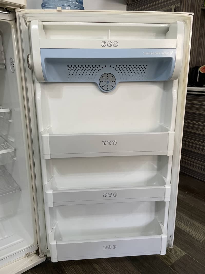 LG Regrigerator - Freezer (GR-R472QVC) 16 Cubic Feet 6
