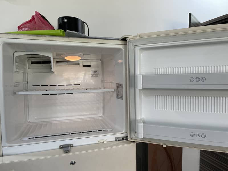 LG Regrigerator - Freezer (GR-R472QVC) 16 Cubic Feet 7