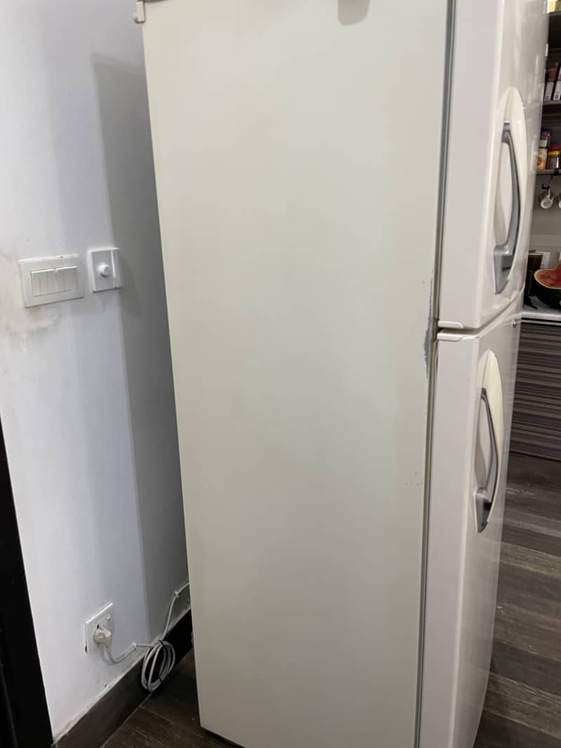 LG Regrigerator - Freezer (GR-R472QVC) 16 Cubic Feet 9