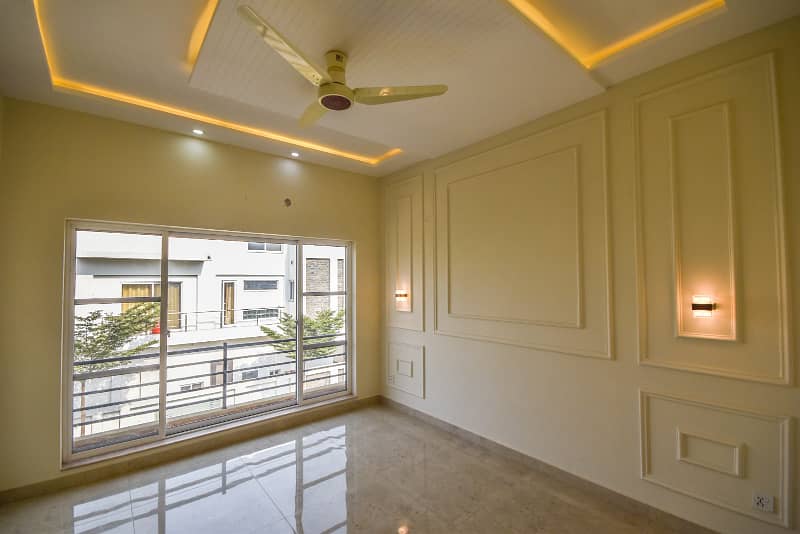 10 Marla Lavish Upper Portion Available For Rent In Phase 8 Prime Location 6