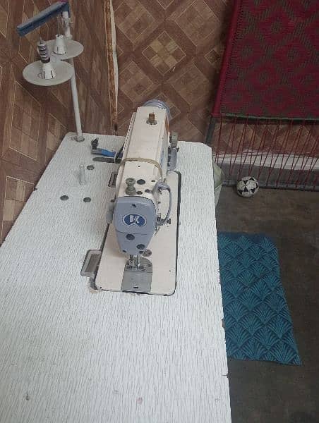 I want sell my sewing machine in mint condition 1