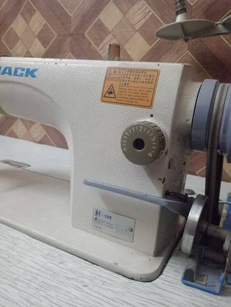 I want sell my sewing machine in mint condition 4