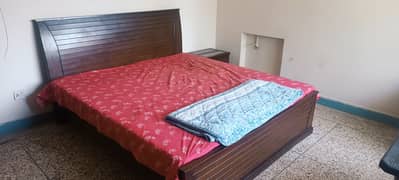 King size bed with dresser and side tables 0