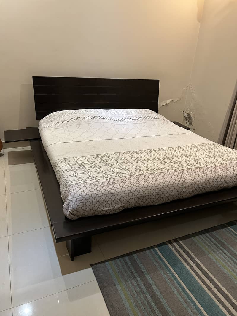 Beautiful modern bed available for sale 0