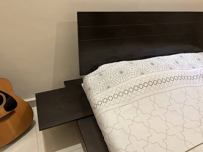 Beautiful modern bed available for sale 1