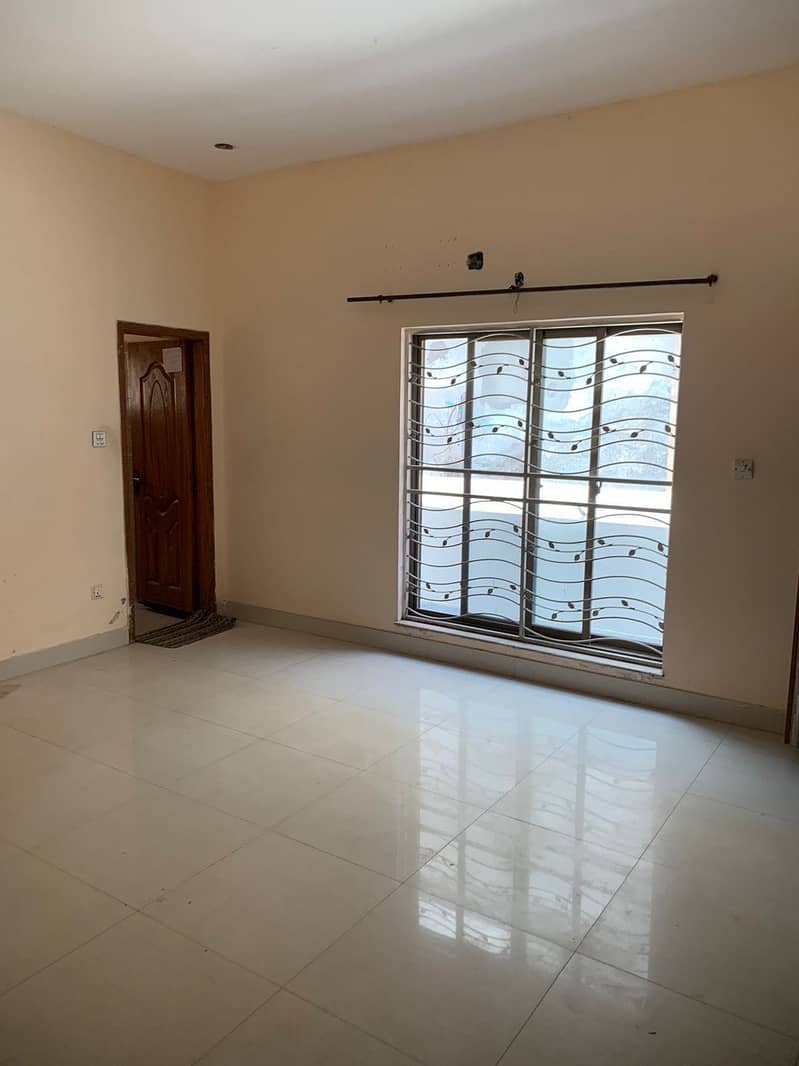 1 KANAL UPPER PORTION AVAILABLE FOR RENT IN PGECHS PHASE 2 6