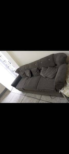 5 seater sofa foam condition 8/10 grey catraey fabric 4