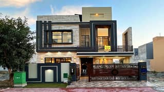 10 Marla Brand New Luxury House Available For Rent In Bahria Town Lahore.