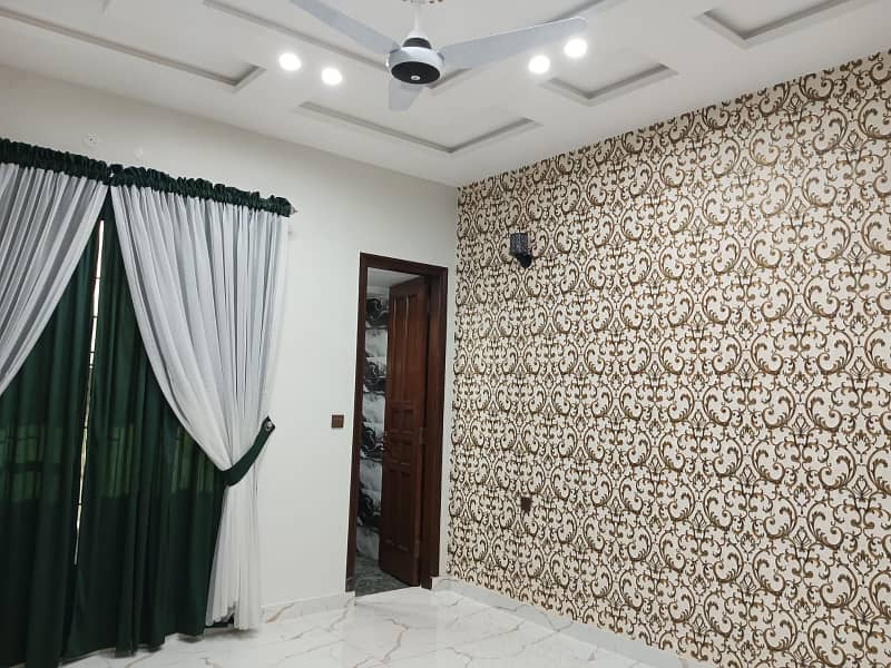 10 Marla Brand New Luxury House Available For Rent In Bahria Town Lahore. 16