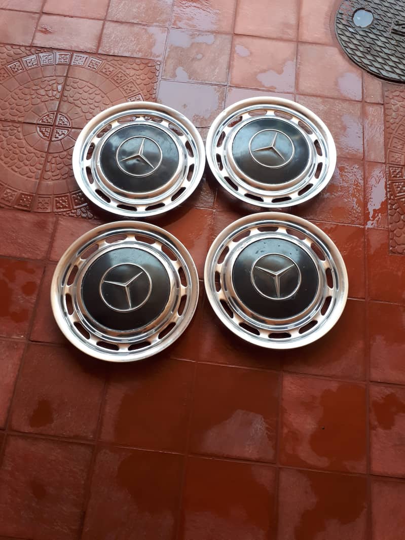 Mercedes hubcaps 0