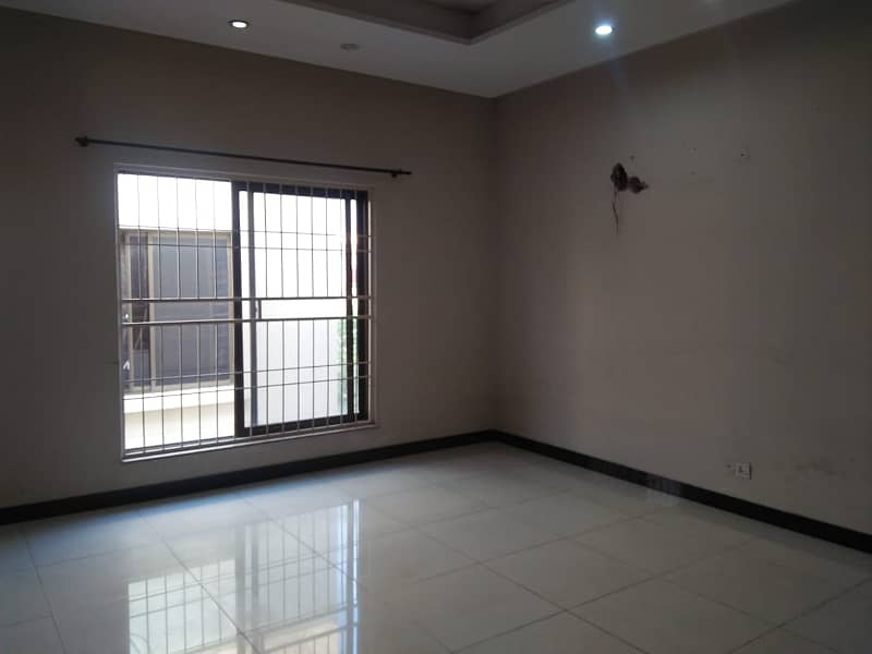 10 Marla Like Brand New Upper Portion Available For Rent In Bahria Town Lahore. 1
