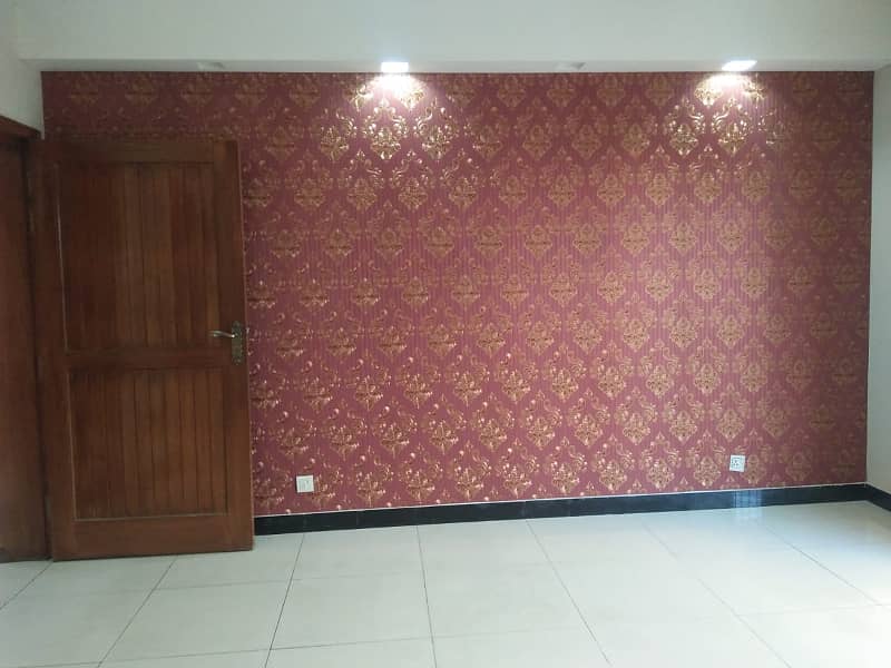 10 Marla Like Brand New Upper Portion Available For Rent In Bahria Town Lahore. 4