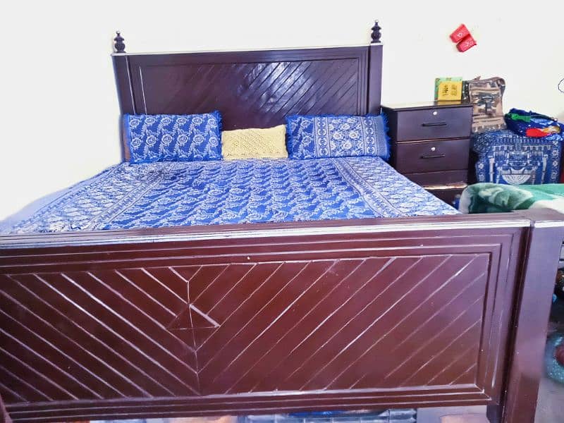 bed set two side tables 4