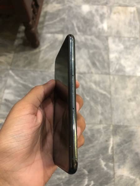 iphone 11 pro, 64 Gb, 10/10 condition, display message, 03120730387 3
