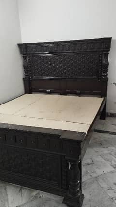 king size wooden bed 0
