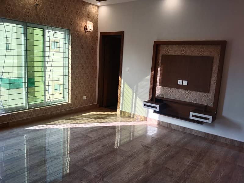 10 Marla Like New Upper Portion Lower Lock Available For Rent In Bahria Town Lahore. 4