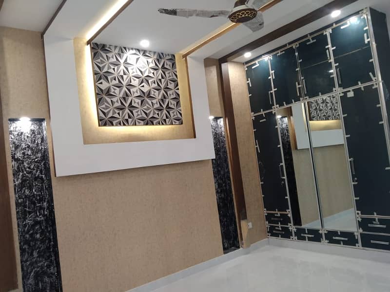 10 Marla Like New Upper Portion Lower Lock Available For Rent In Bahria Town Lahore. 5