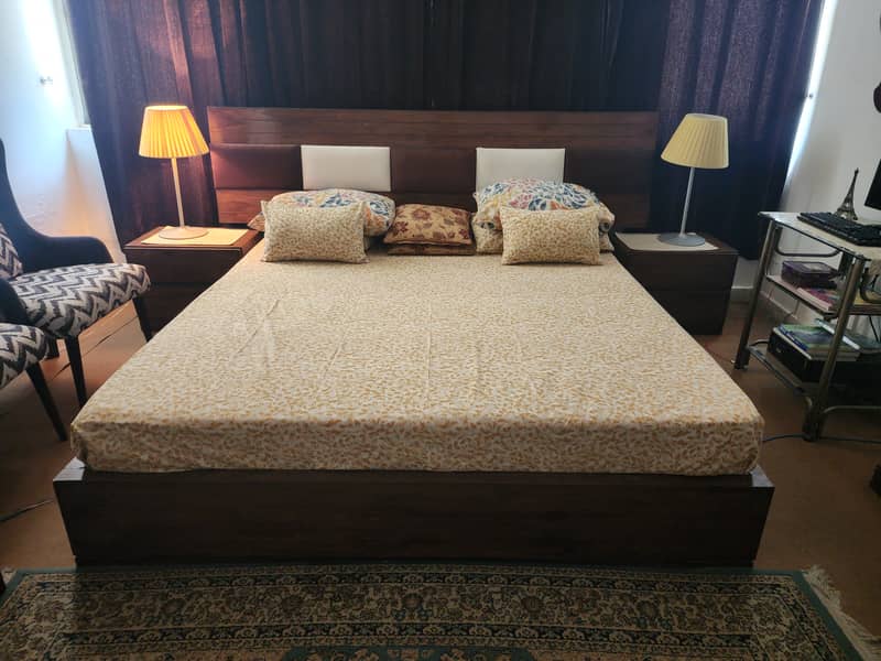 King size Bed 10 year old 1
