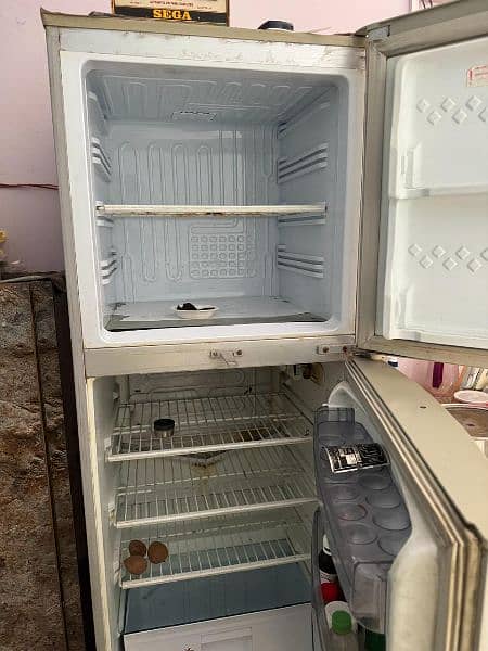 pell refrigerator home used 8/10 conditions 2